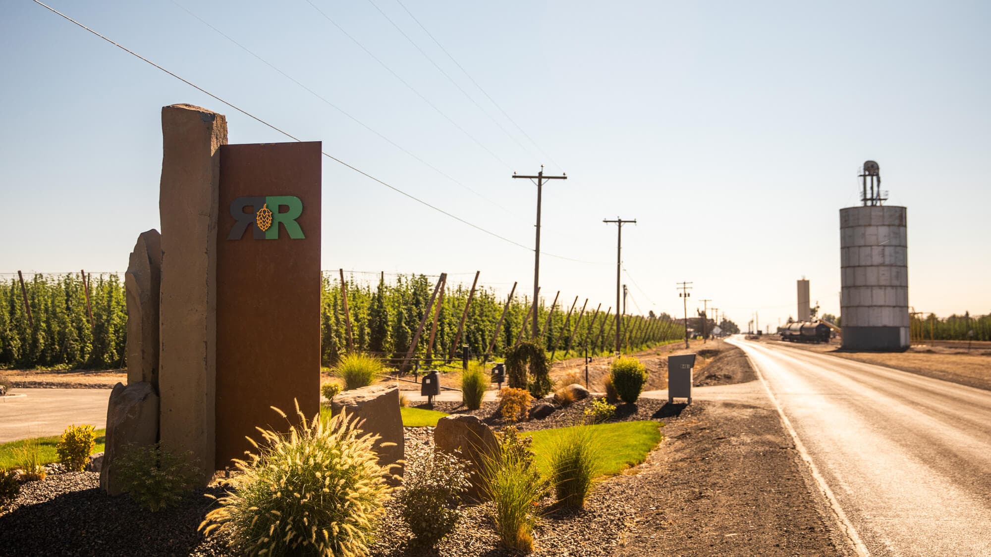 Image of the Double R Hop Ranches sign